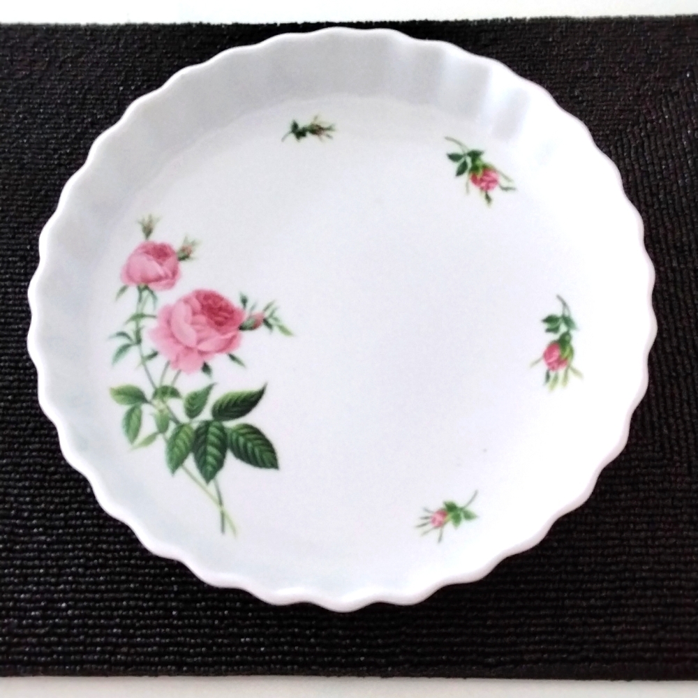 NWOT Vintage rose porcelain baking dish (Christineholm)